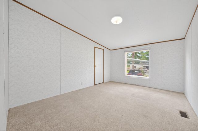 121 E Oak Shadows, Onalaska, TX 77360