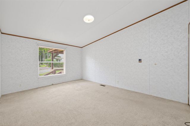121 E Oak Shadows, Onalaska, TX 77360