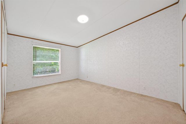 121 E Oak Shadows, Onalaska, TX 77360