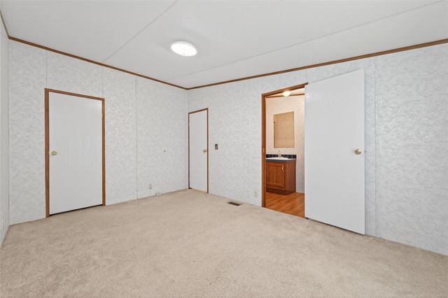 121 E Oak Shadows, Onalaska, TX 77360