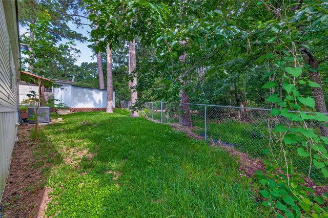 121 E Oak Shadows, Onalaska, TX 77360
