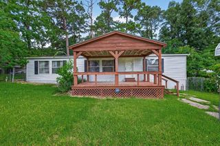 121 E Oak Shadows, Onalaska, TX 77360