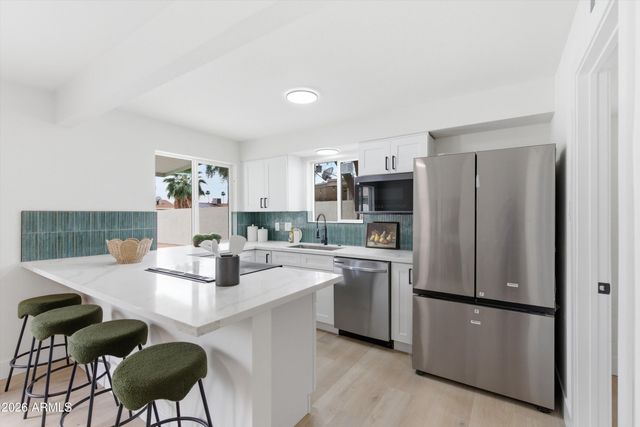 2211 W WINDROSE Drive, Phoenix, AZ 85029