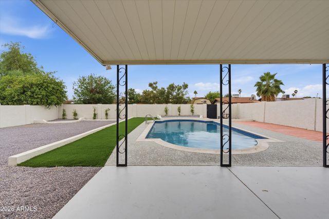 2211 W WINDROSE Drive, Phoenix, AZ 85029