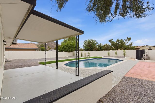 2211 W WINDROSE Drive, Phoenix, AZ 85029