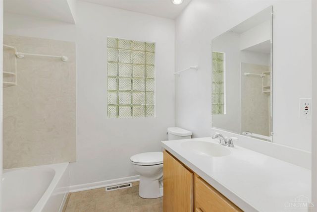 2086 Rolling Hills Boulevard, Fairfield, OH 45014