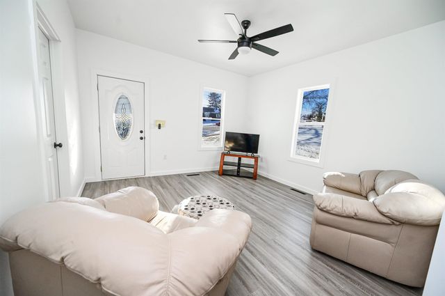 120 Prospect Street, Manchester, IA 52057