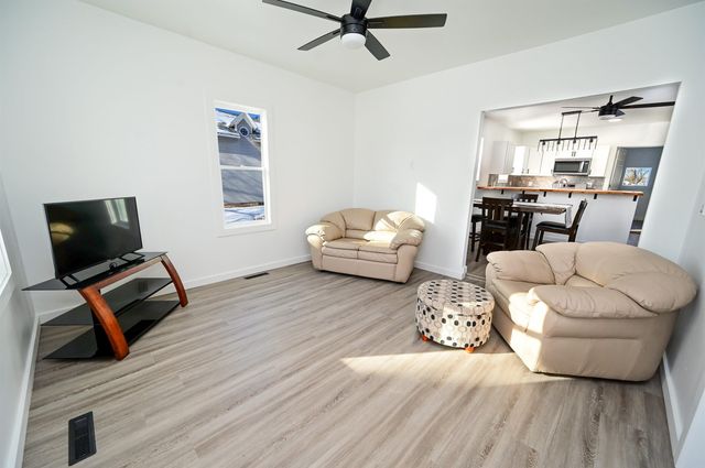 120 Prospect Street, Manchester, IA 52057