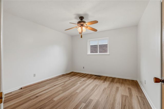 420 W Eliff Street, Siloam Springs, AR 72761