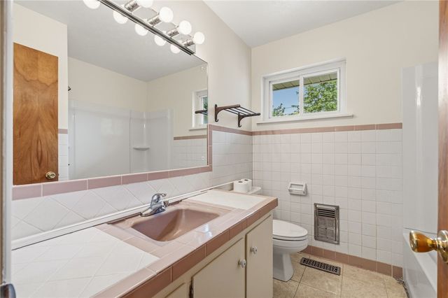 420 W Eliff Street, Siloam Springs, AR 72761