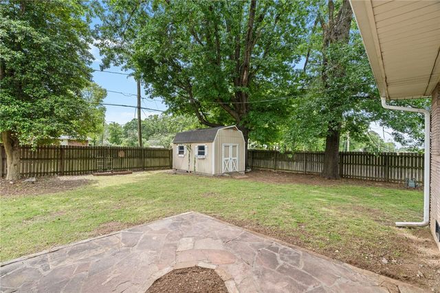 420 W Eliff Street, Siloam Springs, AR 72761