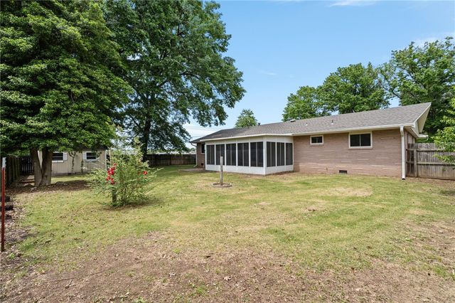 420 W Eliff Street, Siloam Springs, AR 72761