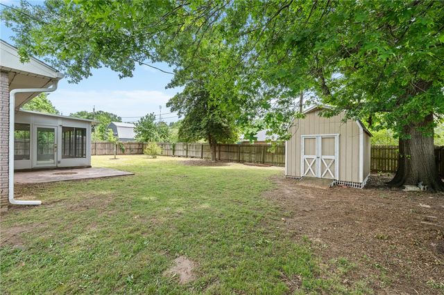 420 W Eliff Street, Siloam Springs, AR 72761