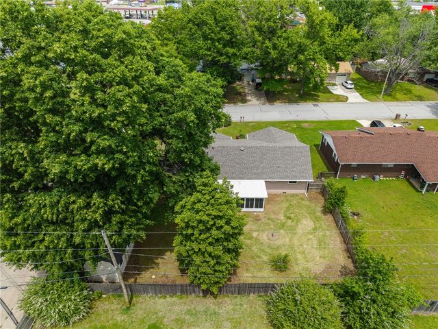 420 W Eliff Street, Siloam Springs, AR 72761