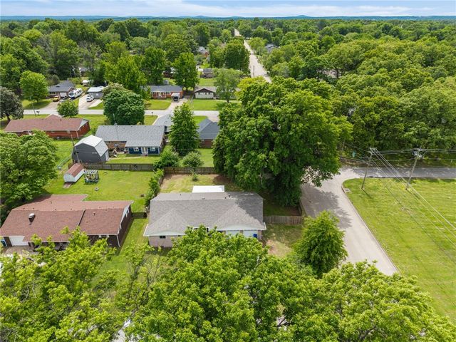 420 W Eliff Street, Siloam Springs, AR 72761