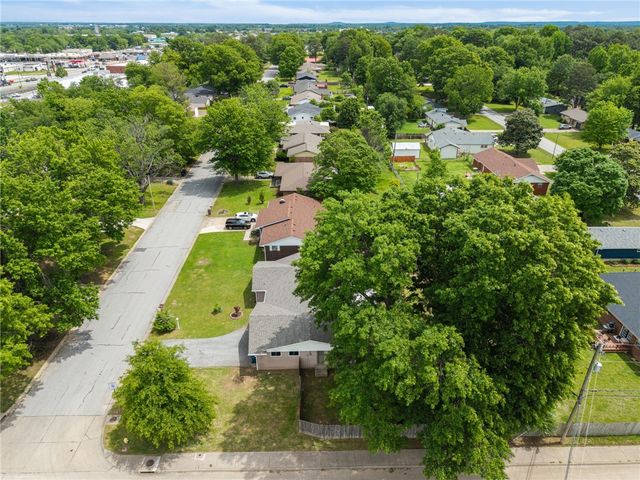 420 W Eliff Street, Siloam Springs, AR 72761