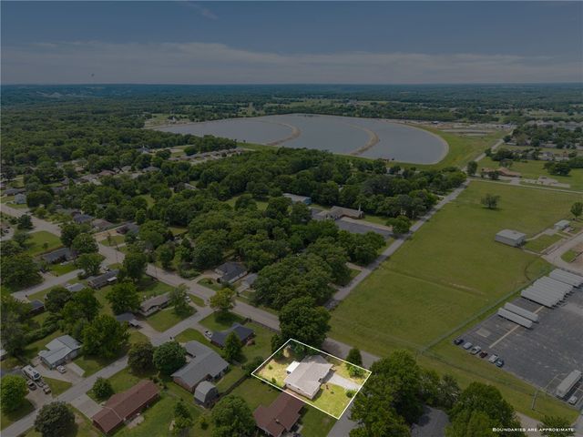 420 W Eliff Street, Siloam Springs, AR 72761