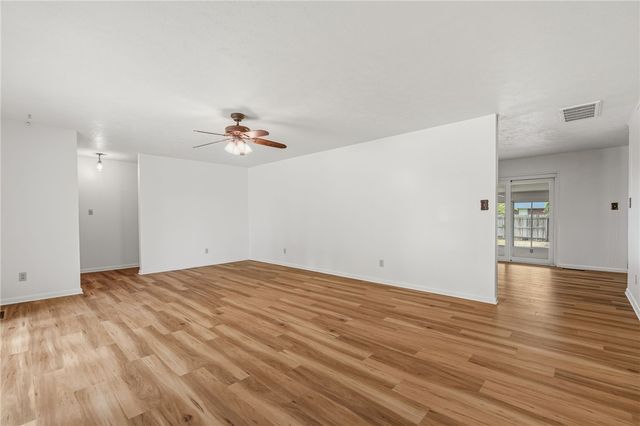 420 W Eliff Street, Siloam Springs, AR 72761