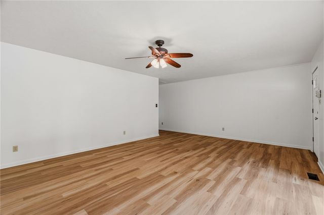 420 W Eliff Street, Siloam Springs, AR 72761