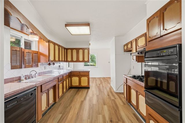 420 W Eliff Street, Siloam Springs, AR 72761