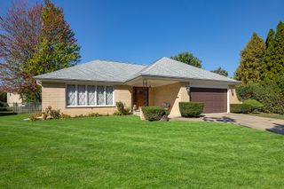 730 Castlewood Lane, Deerfield, IL 60015