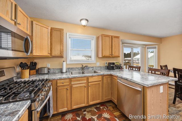 312 Lloyd Court, Middleville Vlg, MI 49333