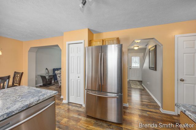 312 Lloyd Court, Middleville Vlg, MI 49333