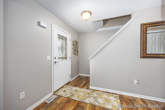 312 Lloyd Court, Middleville Vlg, MI 49333