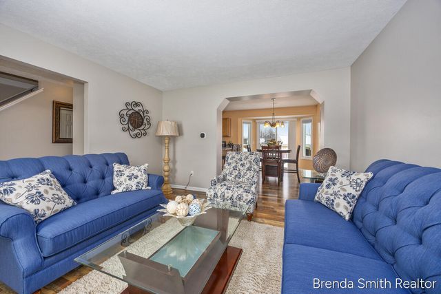 312 Lloyd Court, Middleville Vlg, MI 49333