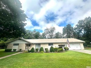 57 SHERWOOD Drive, Centralia, IL 62801