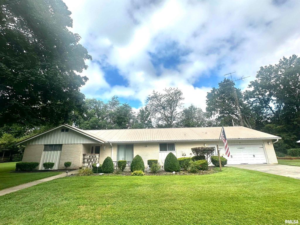 57 SHERWOOD Drive, Centralia, IL 62801