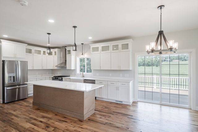 375 Fuller St, Ludlow, MA 01056