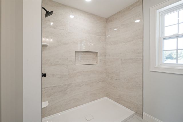 375 Fuller St, Ludlow, MA 01056