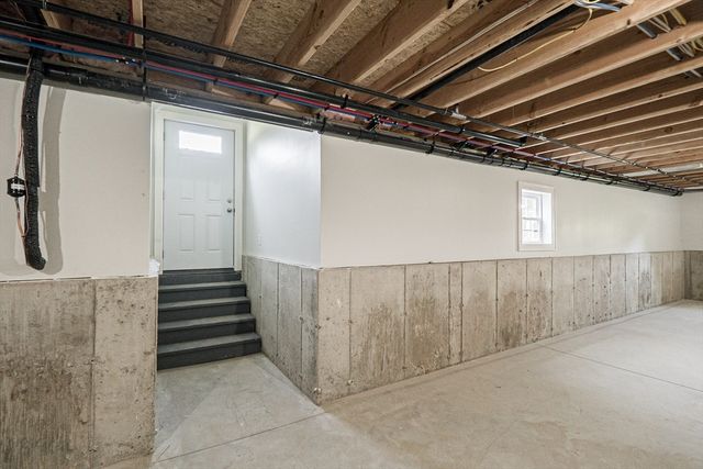 375 Fuller St, Ludlow, MA 01056