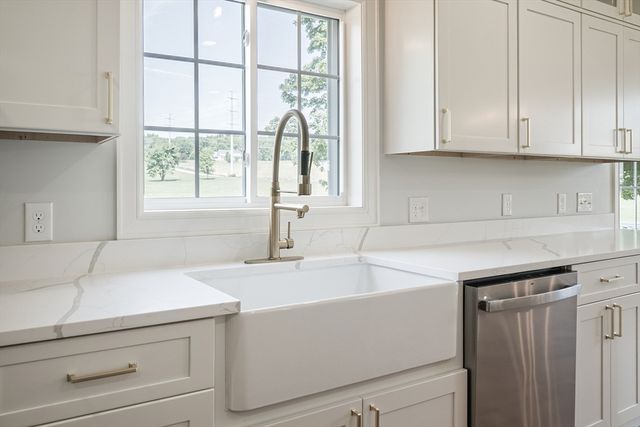 375 Fuller St, Ludlow, MA 01056