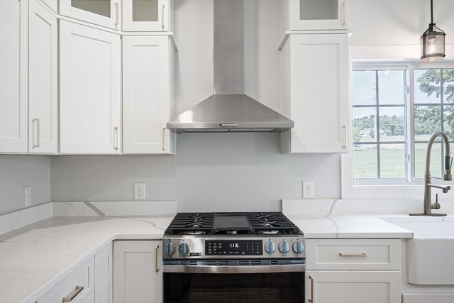 375 Fuller St, Ludlow, MA 01056