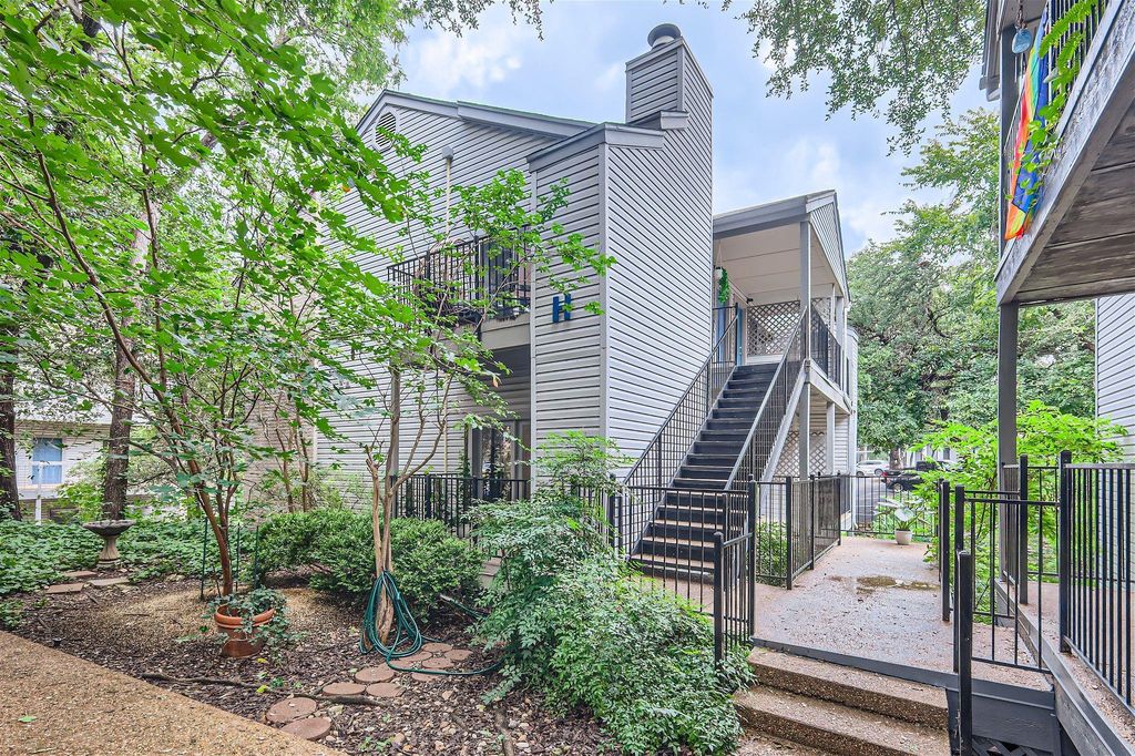 802 S 1st ST 215, Austin, TX 78704