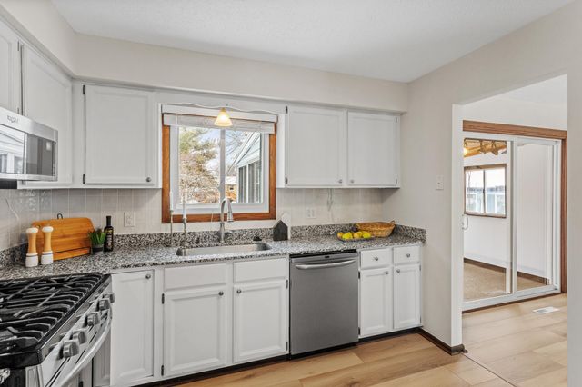 8372 Kentucky Avenue N, Brooklyn Park, MN 55445