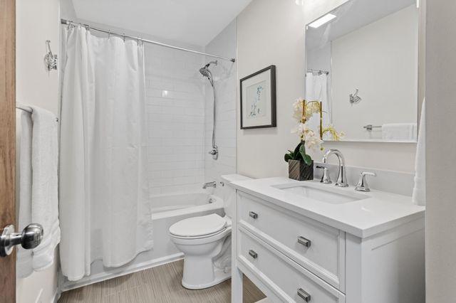 8372 Kentucky Avenue N, Brooklyn Park, MN 55445