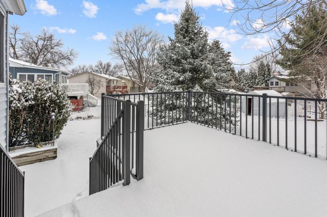 8372 Kentucky Avenue N, Brooklyn Park, MN 55445