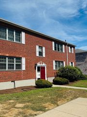 137 Lake Shore Rd 2, Boston, MA 02135