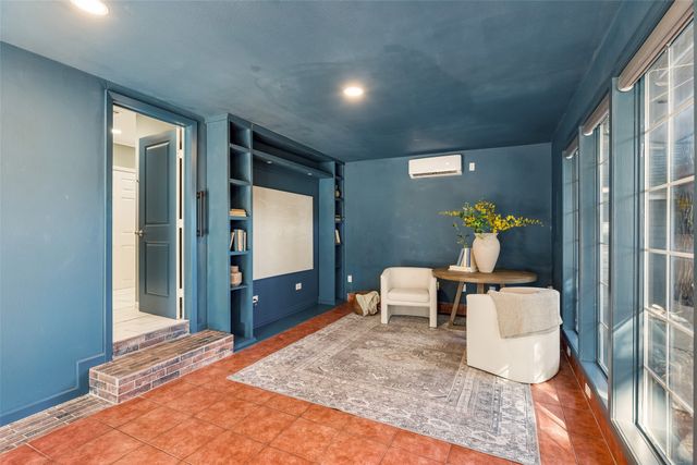 807 N Tyler Street, Dallas, TX 75208