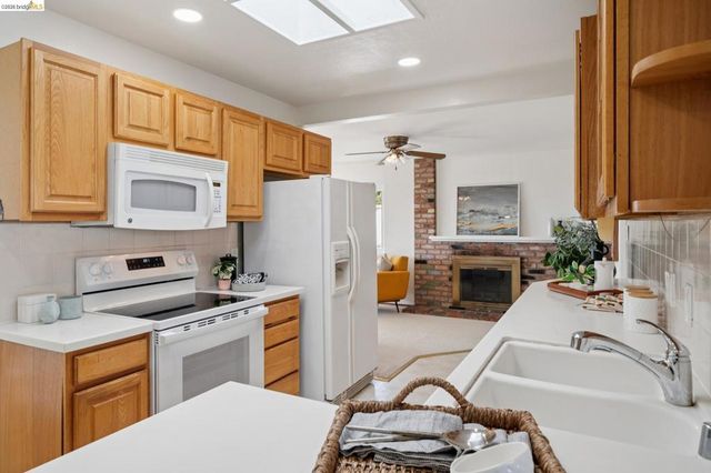 30229 30229 Treeview St, Hayward, CA 94544