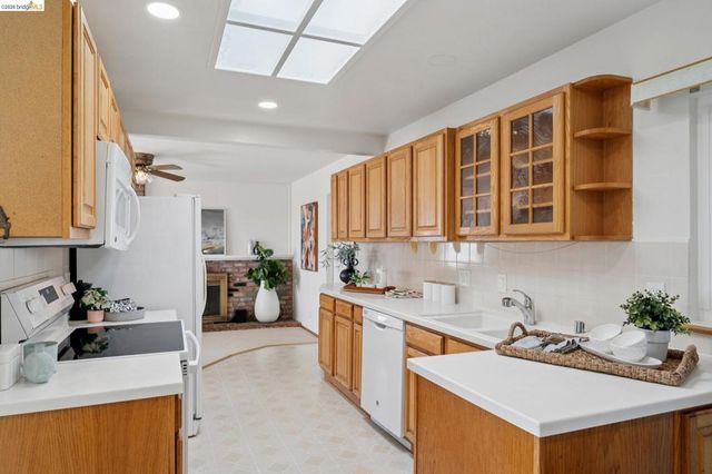 30229 30229 Treeview St, Hayward, CA 94544