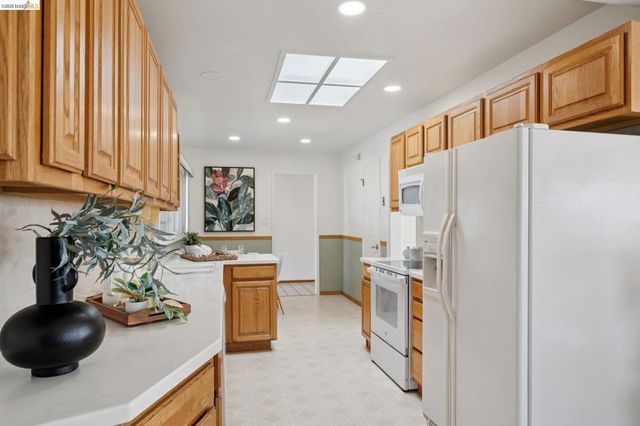 30229 30229 Treeview St, Hayward, CA 94544