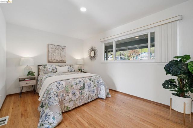 30229 30229 Treeview St, Hayward, CA 94544