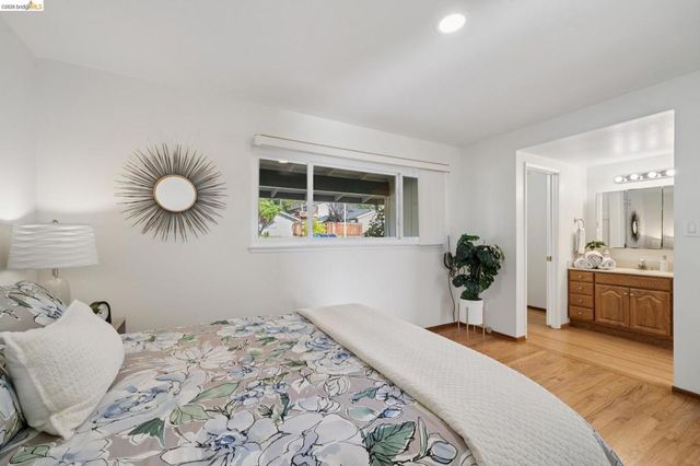 30229 30229 Treeview St, Hayward, CA 94544