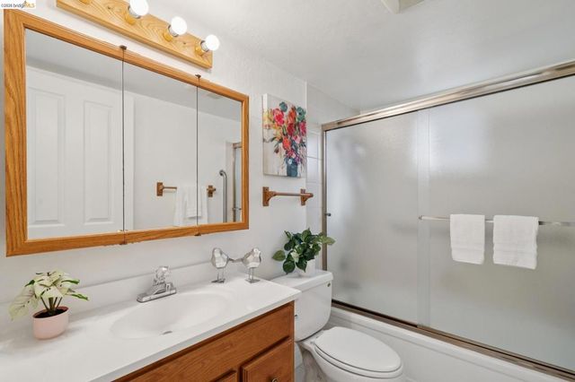 30229 30229 Treeview St, Hayward, CA 94544