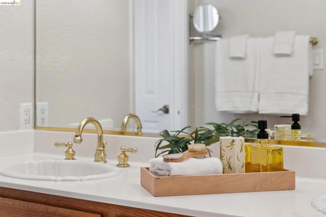 30229 30229 Treeview St, Hayward, CA 94544