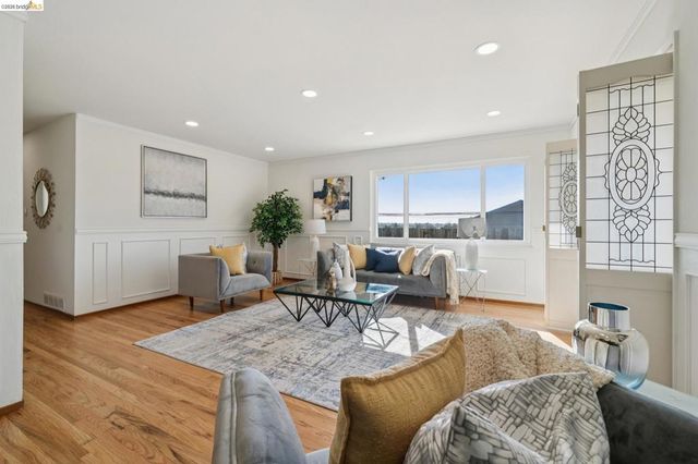 30229 30229 Treeview St, Hayward, CA 94544